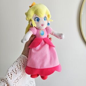 Nintendo 2022 Super Mario Bros Princess Peach 12" Soft Plush Crown Stuffed Doll